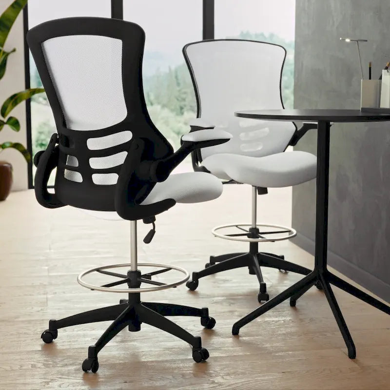 Chaise de bureau ergonomique mi-dossier avec repose-pieds réglable et accoudoirs relevables