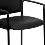 Chaise de réception latérale empilable en acier avec accoudoirs, modèle Confort
