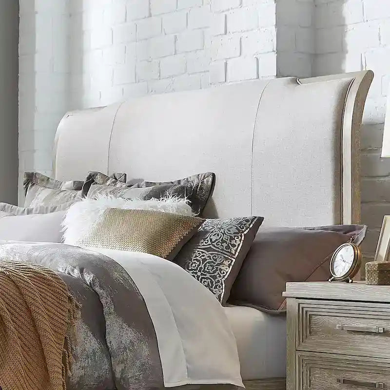 Lit rembourré King California Belmar Taupe lavé et champagne argenté